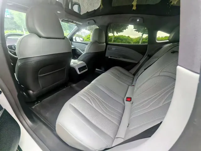Geely Galaxy E8 — Фото автомобиля 5
