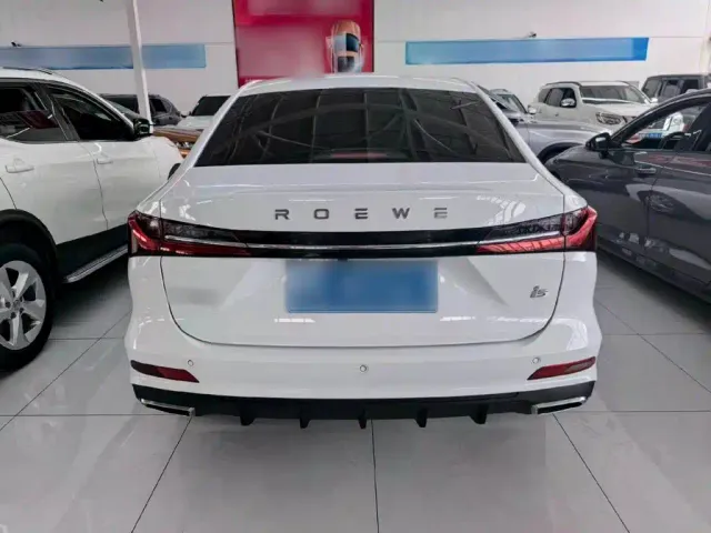 Roewe i5 — Фото автомобиля 11