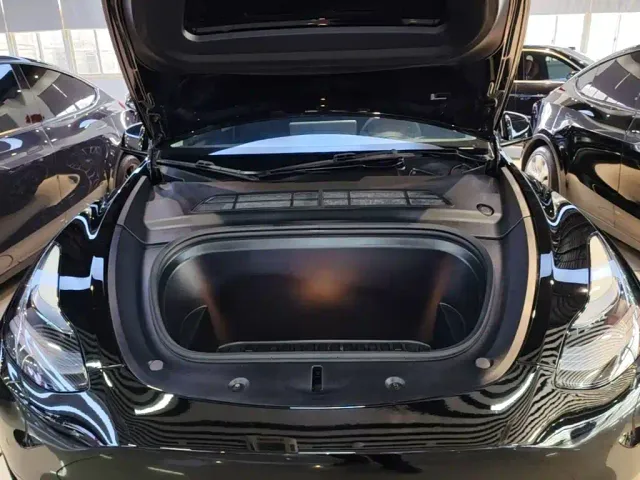 Tesla Model Y — Фото автомобиля 19