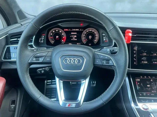 Audi SQ7 — Фото автомобиля 4