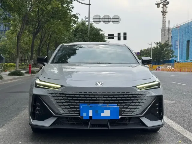 Changan UNI-V — Фото автомобиля 2