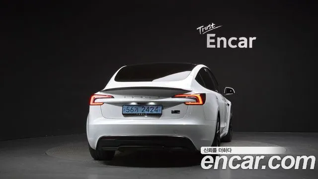 Tesla Model 3 — Фото автомобиля 4