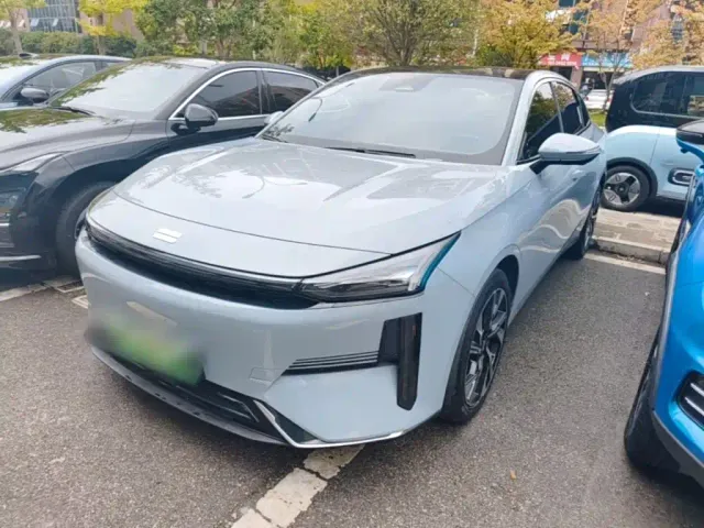 Фотография автомобиля — Geely Galaxy L6