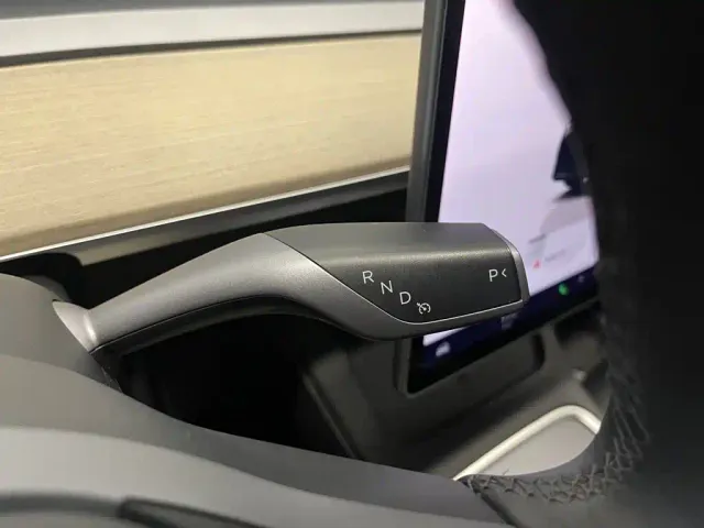 Tesla Model Y — Фото автомобиля 19