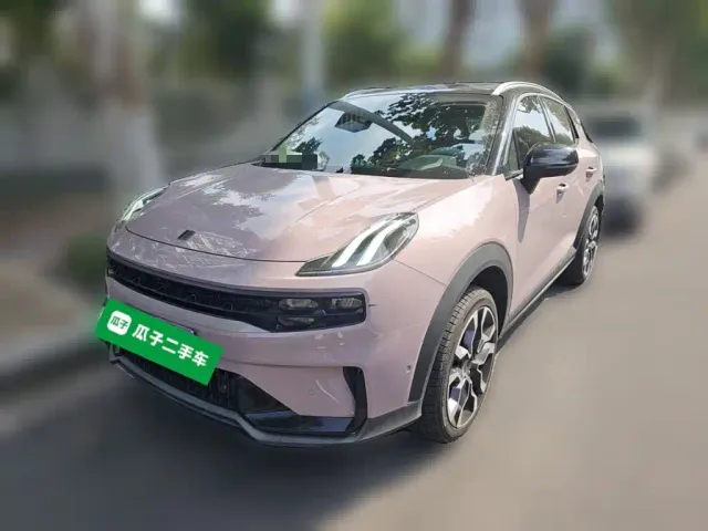 Фотография автомобиля — Lynk & Co 06