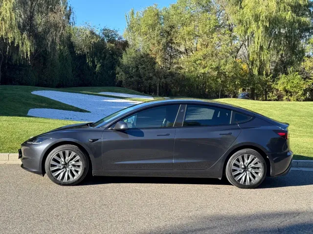 Tesla Model 3 — Фото автомобиля 8