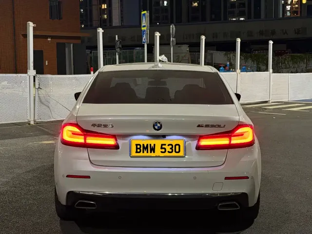 BMW 5 Series — Фото автомобиля 2