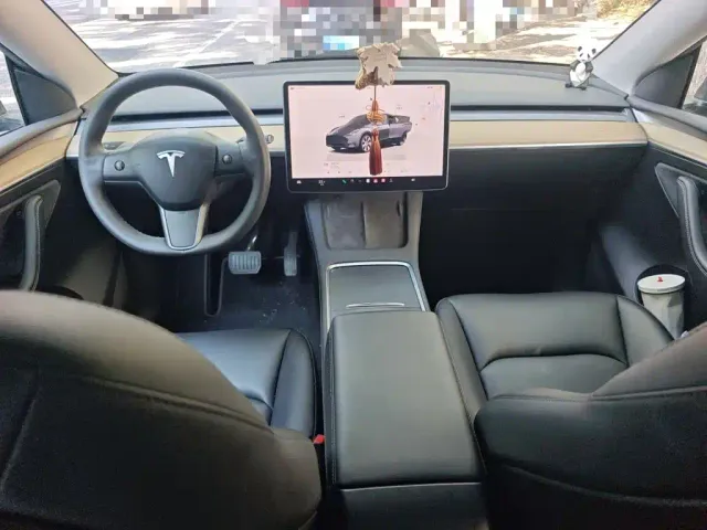 Tesla Model Y — Фото автомобиля 5