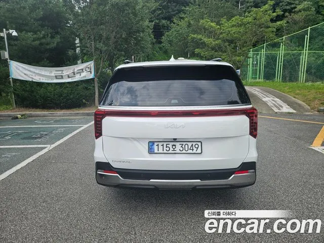 Kia Carnival Generation 4 — Фото автомобиля 4