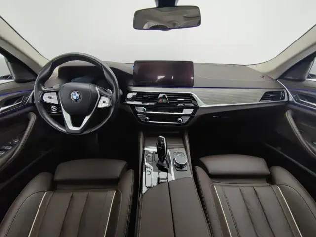 BMW 5 Series — Фото автомобиля 5