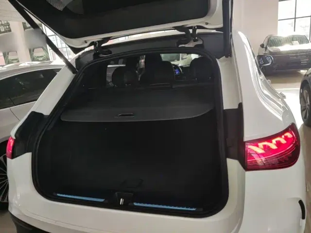 Mercedes-Benz EQE SUV — Фото автомобиля 18