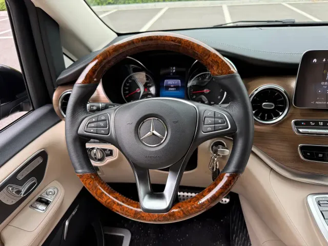 Mercedes-Benz V-Class — Фото автомобиля 16
