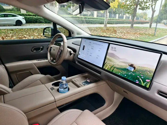 Li Auto i8 — Фото автомобиля 10