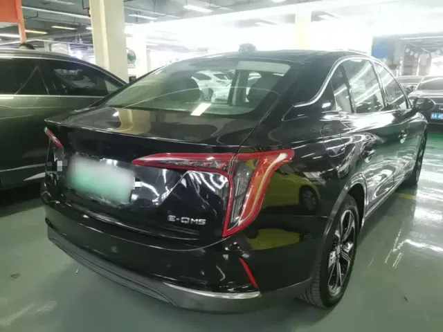 Hongqi E-QM5 — Фото автомобиля 6