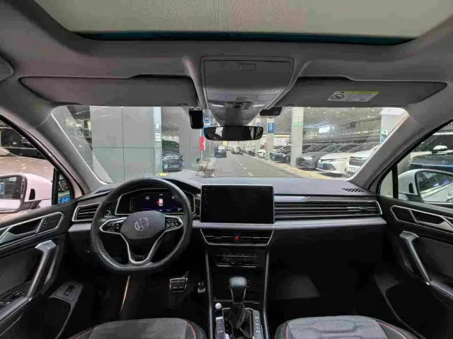 Volkswagen Tiguan L — Фото автомобиля 10
