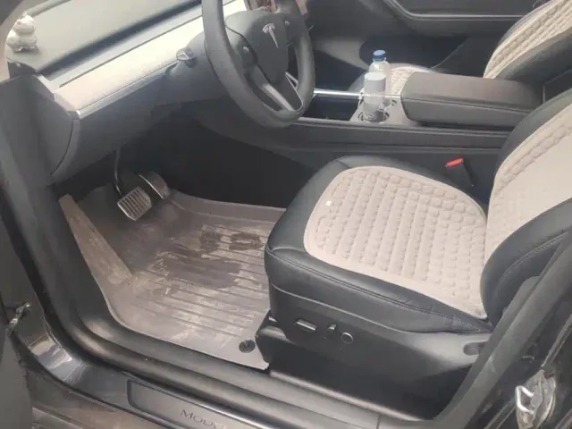 Tesla Model Y — Фото автомобиля 9