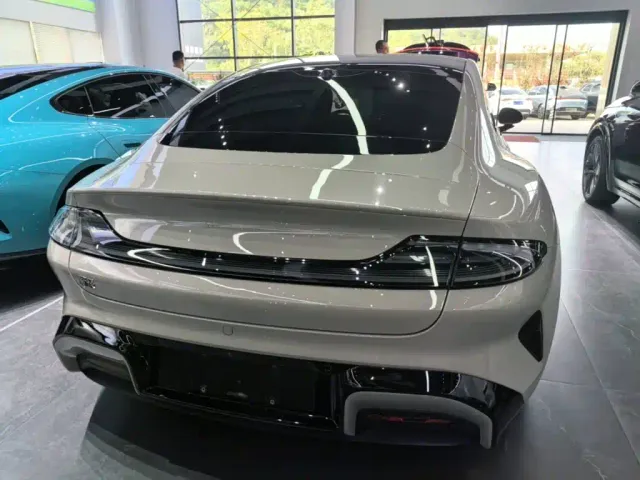Xiaomi SU7 — Фото автомобиля 5