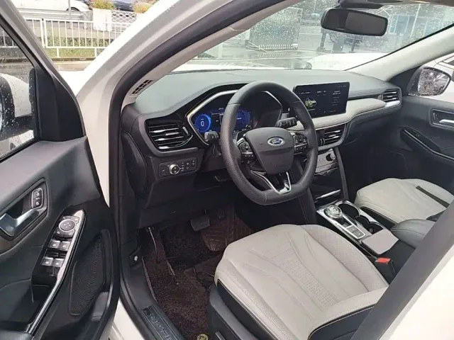 Ford Escape — Фото автомобиля 15