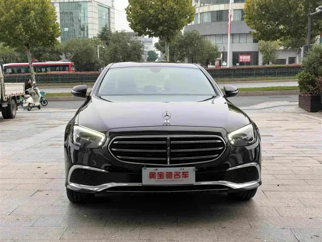 Mercedes-Benz E-Class — Фото автомобиля 2