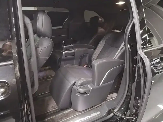 Toyota Sienna — Фото автомобиля 16