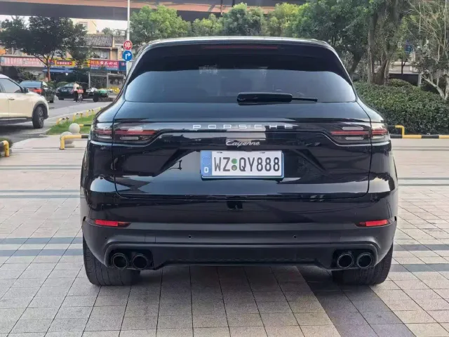 Porsche Cayenne — Фото автомобиля 8