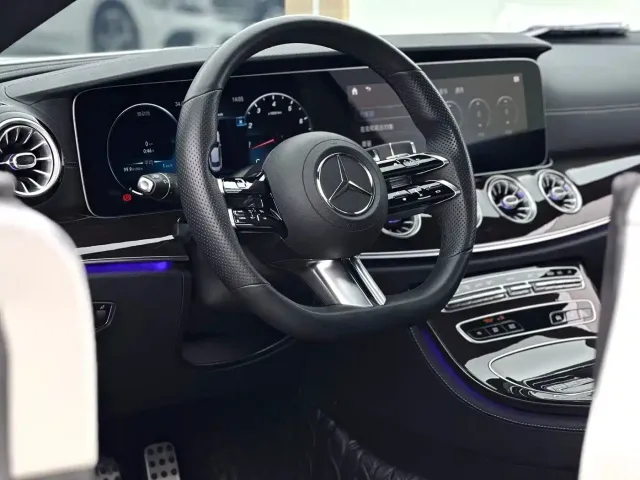 Mercedes-Benz E-Class — Фото автомобиля 5