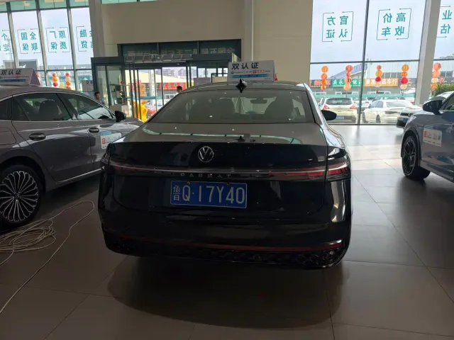 Volkswagen Passat — Фото автомобиля 7