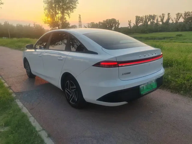 Roewe D6 — Фото автомобиля 5