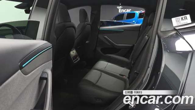 Tesla Model Y — Фото автомобиля 17