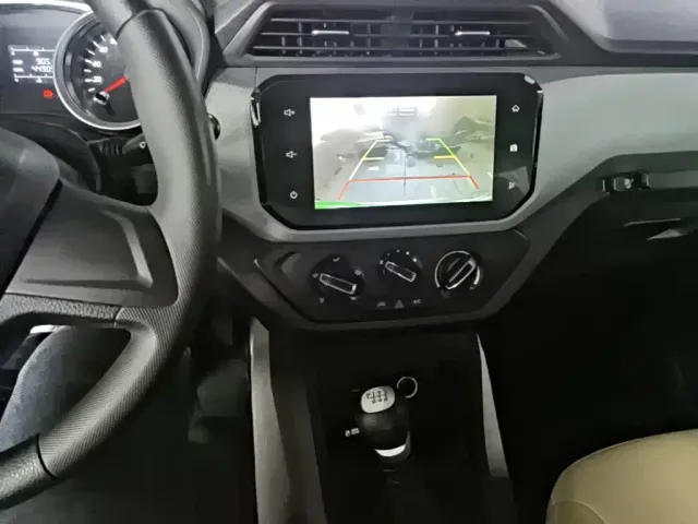 Wuling Hongguang — Фото автомобиля 12