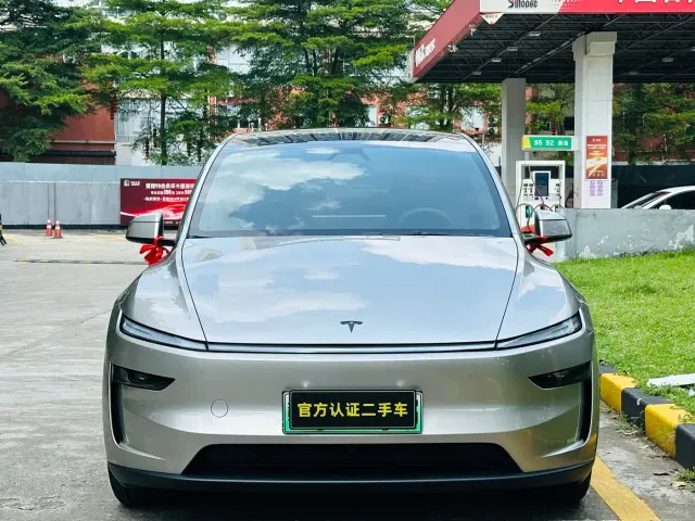 Tesla Model Y L — Фото автомобиля 2