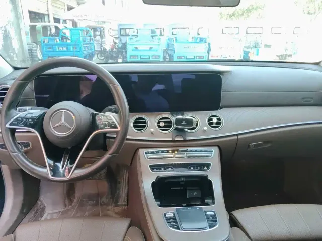 Mercedes-Benz E-Class — Фото автомобиля 6