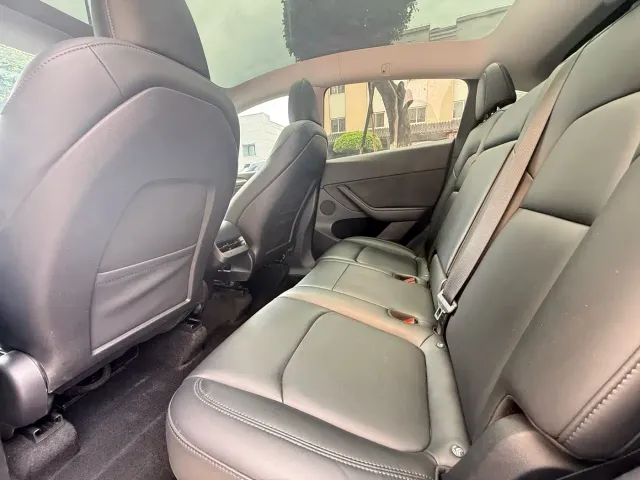 Tesla Model Y — Фото автомобиля 11