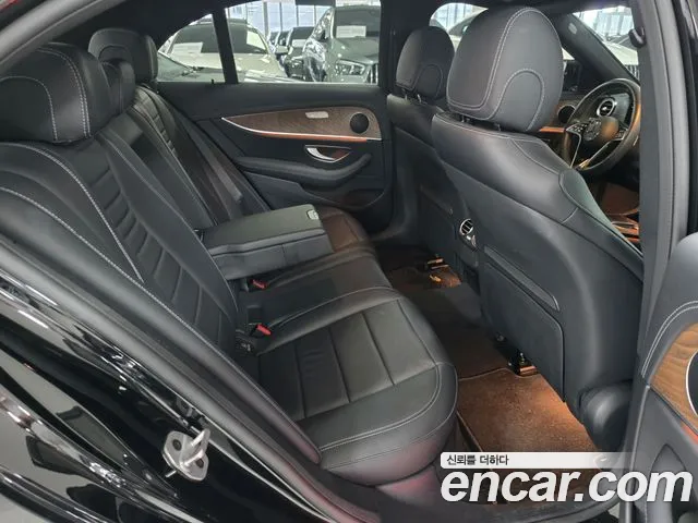 Mercedes-Benz E-Class — Фото автомобиля 10