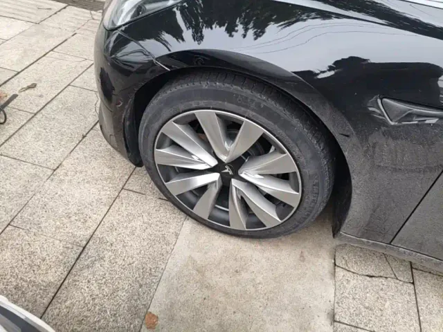 Tesla Model 3 — Фото автомобиля 22