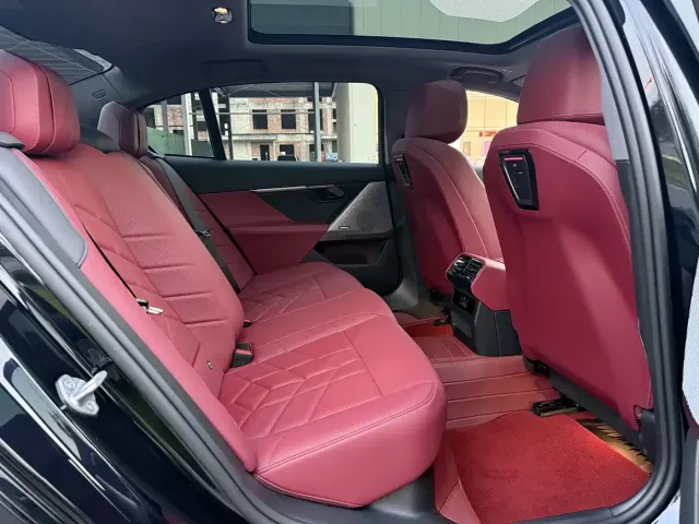 BMW 5 Series — Фото автомобиля 10