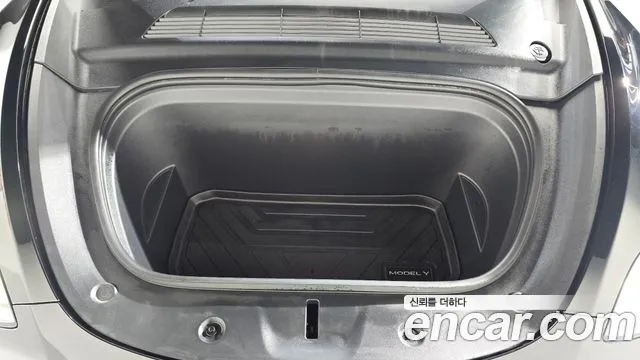 Tesla Model Y — Фото автомобиля 6