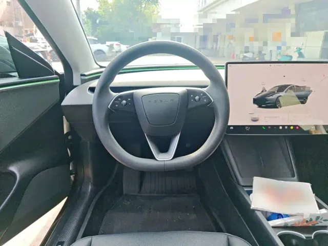 Tesla Model 3 — Фото автомобиля 11