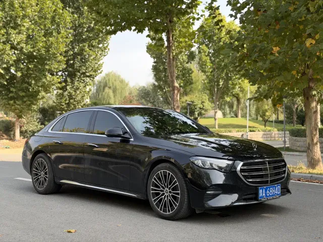 Mercedes-Benz E-Class — Фото автомобиля 3
