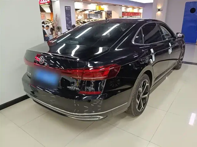 Volkswagen Passat — Фото автомобиля 6