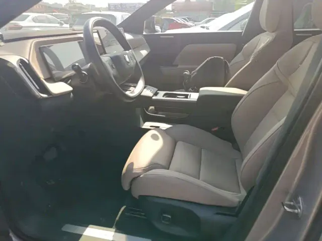 Volvo XC70 Plug-in Hybrid — Фото автомобиля 14