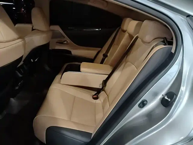 Lexus ES — Фото автомобиля 16