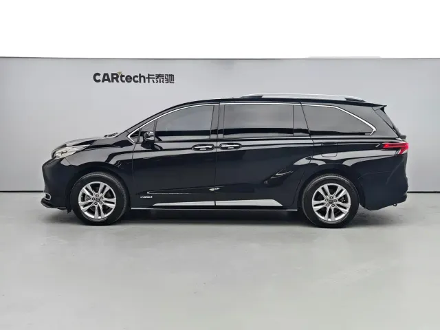 Toyota Sienna — Фото автомобиля 3