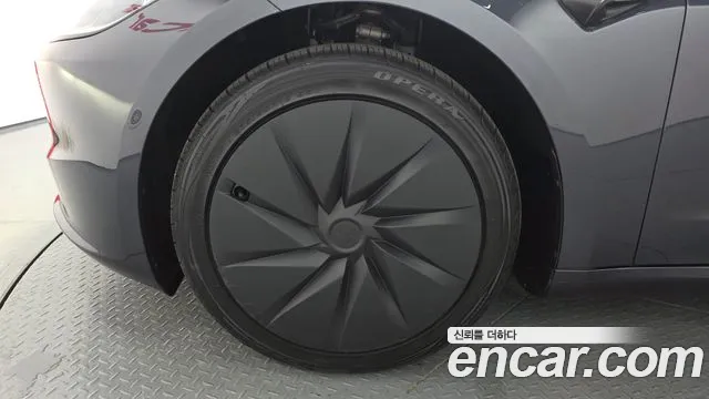 Tesla Model 3 — Фото автомобиля 5