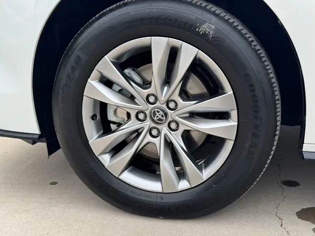 Toyota Sienna — Фото автомобиля 20
