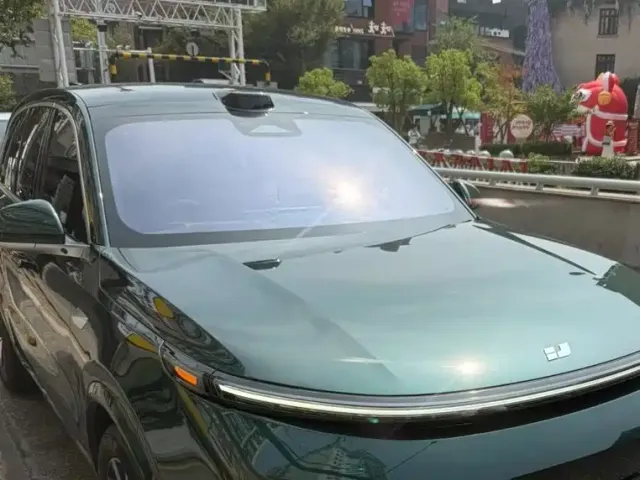 Li Auto L8 — Фото автомобиля 2