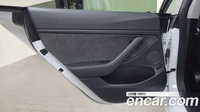 Tesla Model 3 — Фото автомобиля 13