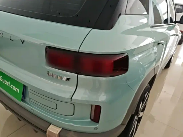 Geely ICON — Фото автомобиля 7