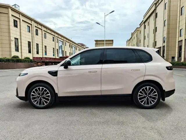 Leapmotor B10 — Фото автомобиля 3