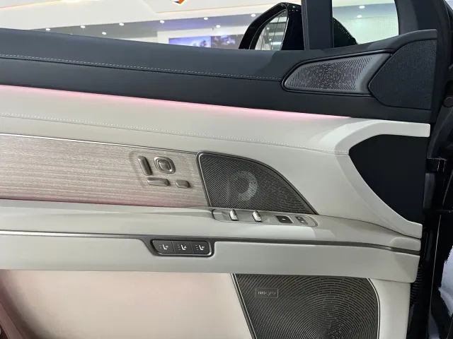 Nio ES8 — Фото автомобиля 10